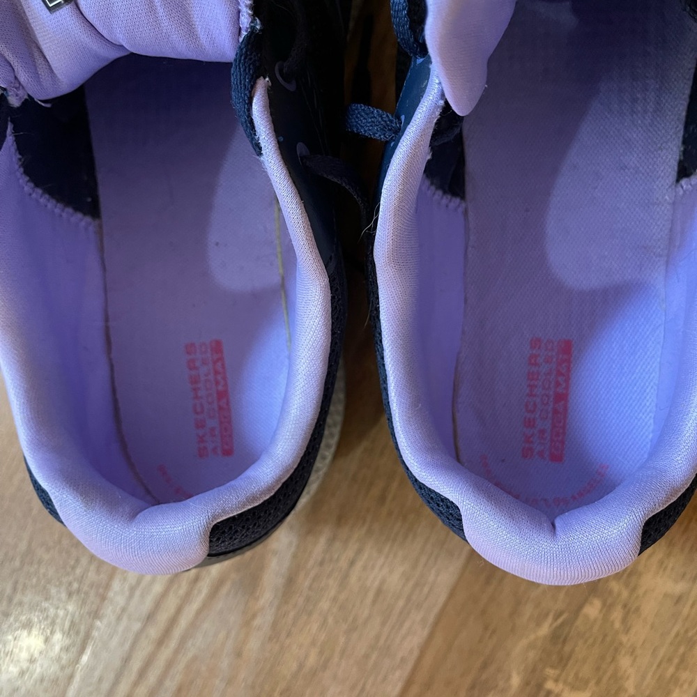 SOLD!!    Women’s Blue Skechers Go Run Consistent Size 11 - Picture 14 of 14